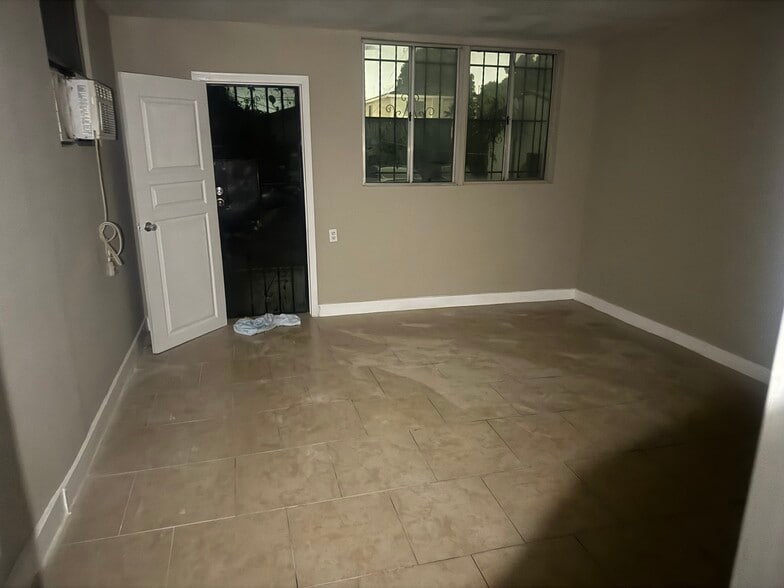 Primary Photo - 331 E 57th St