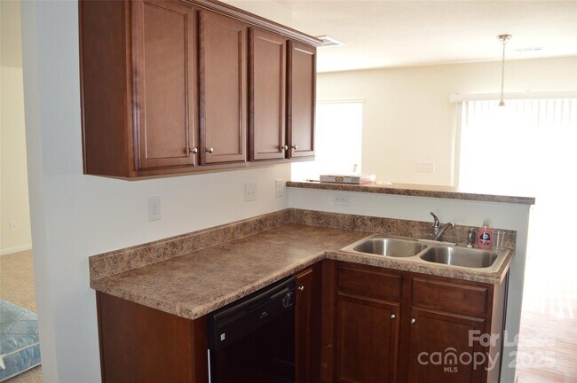 Building Photo - 117 Quail Springs Rd