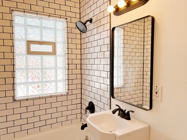 Building Photo - 4530 Wood Ave