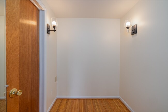 Building Photo - 75 Parkwood Ave