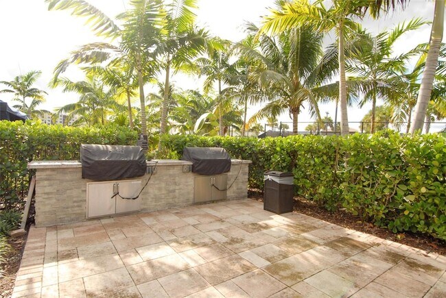 Building Photo - 4628 Pinehurst Trl E