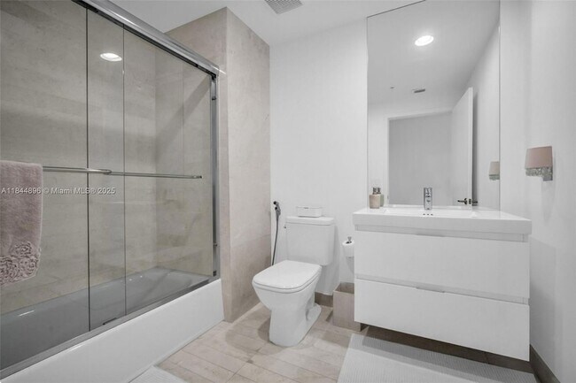 Building Photo - 17111 Biscayne Blvd