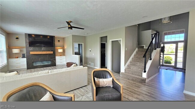 Building Photo - 9337 Ellis Way