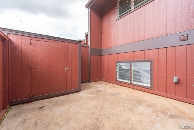 Building Photo - Spacious 4BR/2.5BA/2PKG Townhome with Ocea...
