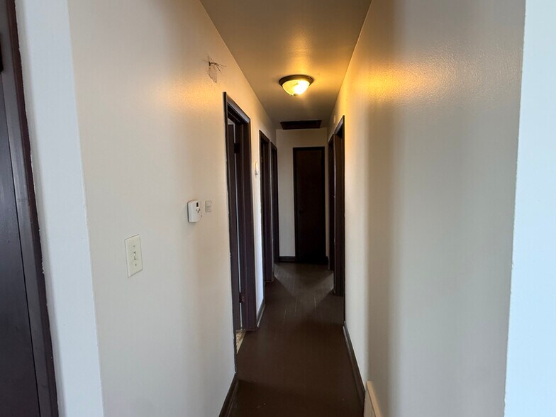 Building Photo - 8803 W Thurston Ave