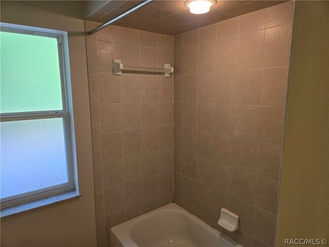 Building Photo - 14 Hollyhock Ct