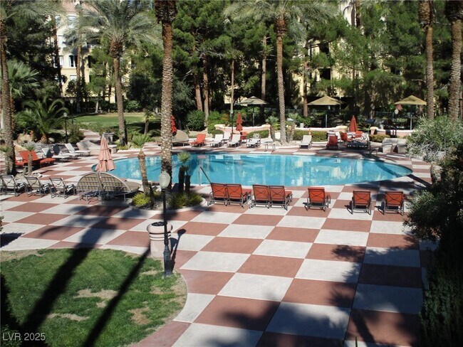 Building Photo - 270 E Flamingo Rd