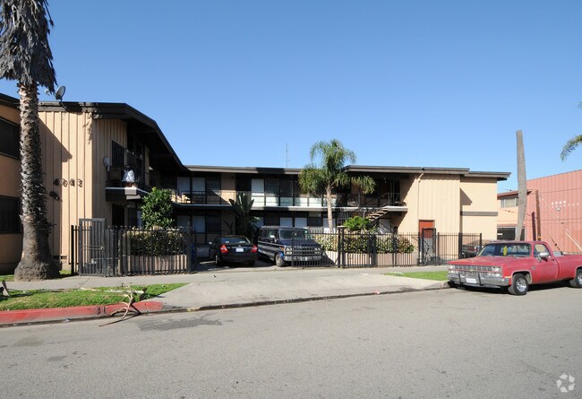 Building Photo - 4043 Buckingham Rd