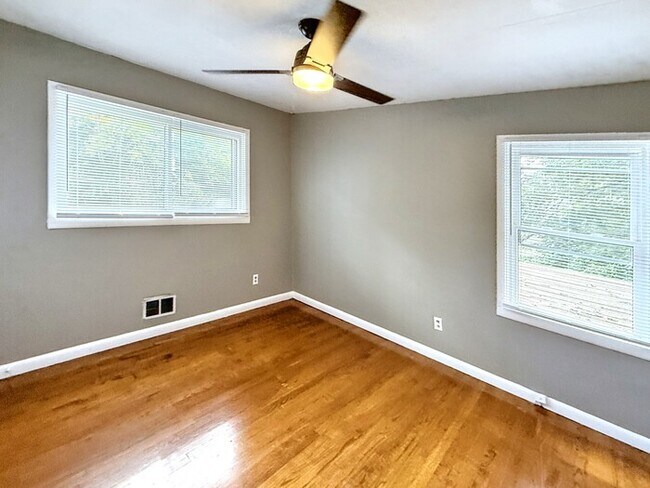 Building Photo - 5830 Walnut Grove Rd