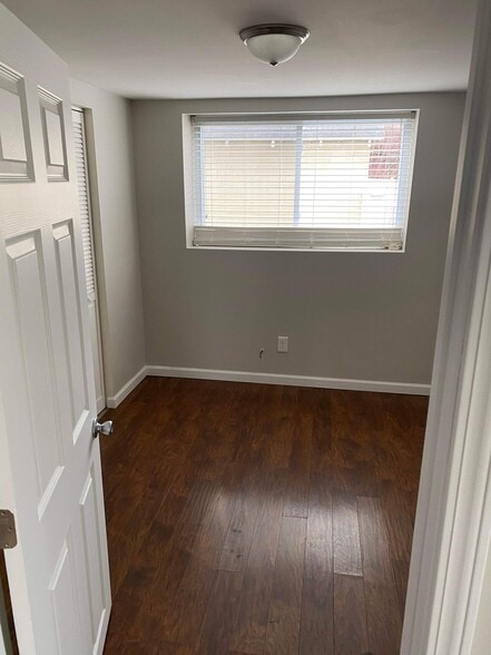 Building Photo - 215 5th Ave