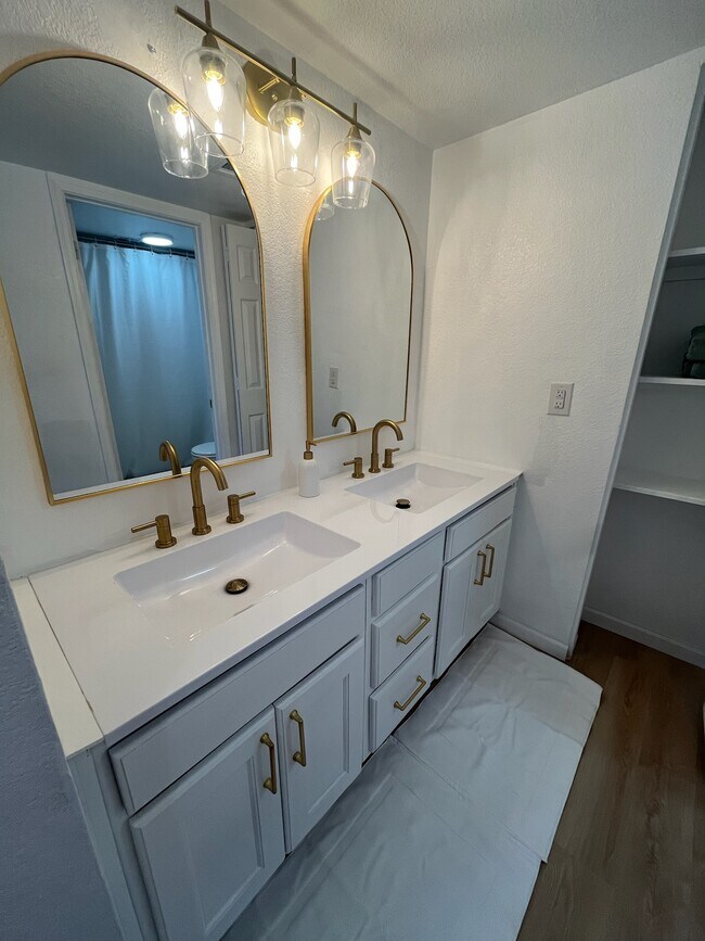 Building Photo - 10301 N 70th St