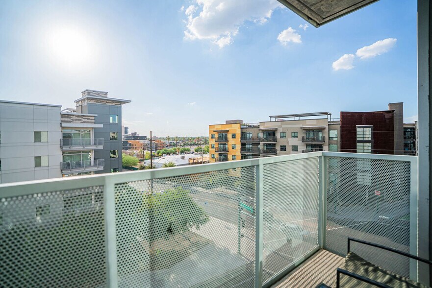 Building Photo - 333 E Roosevelt St