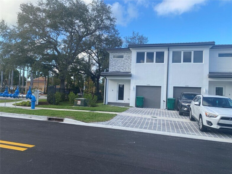 Primary Photo - 5195 SW 37th St