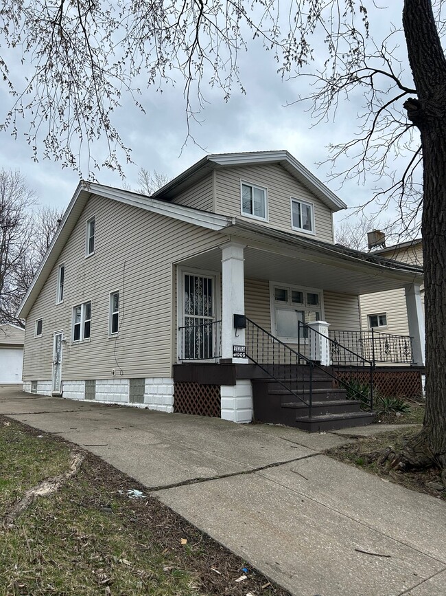Building Photo - 3925 E 120th St