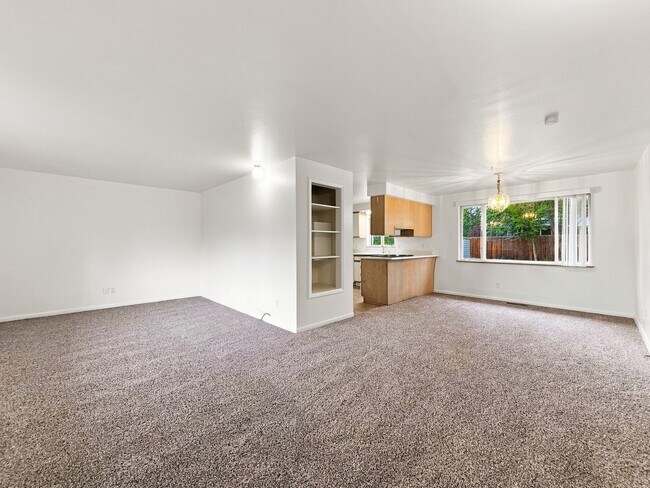 Building Photo - Large Arvada house with yard