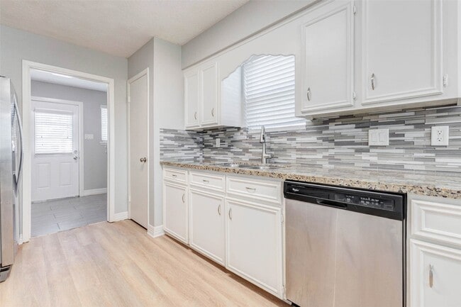 Building Photo - 18526 Fenske Rd