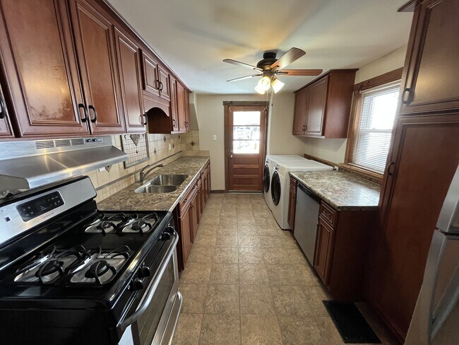 Building Photo - 934 S 21st St