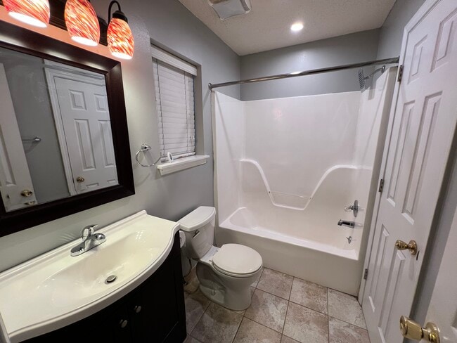 Building Photo - 68 Summer Oaks Dr