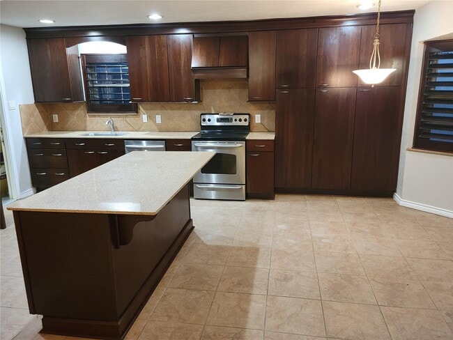 Building Photo - 343 Windsor Square