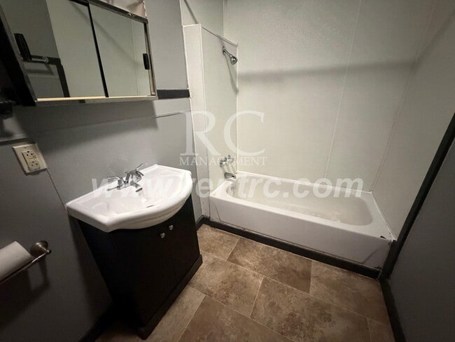 Building Photo - 619 Harmon-