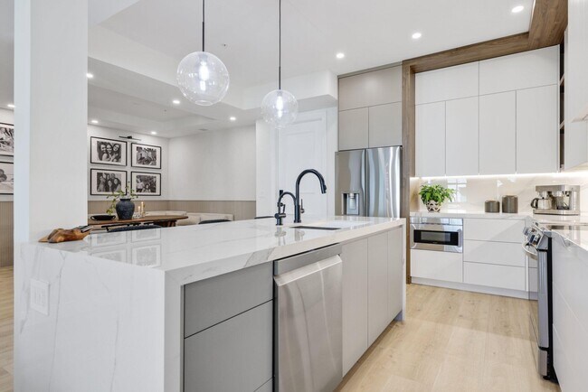 Building Photo - 200 NE 2nd Ave