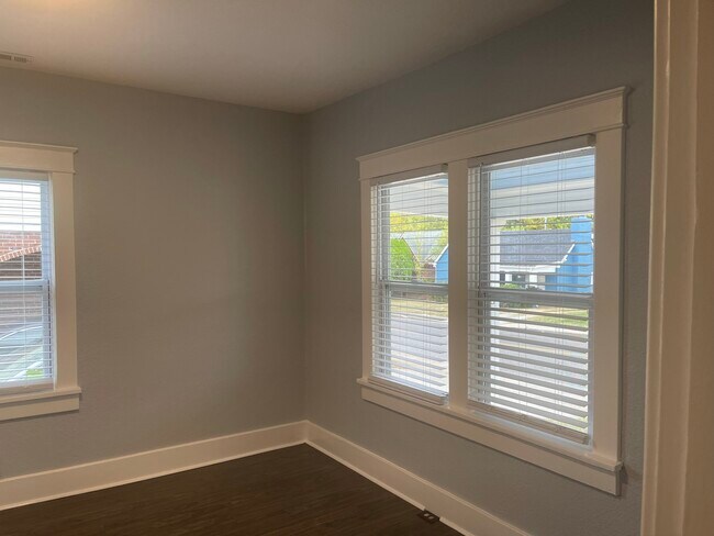 Building Photo - 1805 Heiman St
