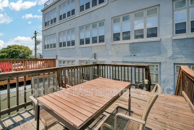 Building Photo - 504 S Milton Ave