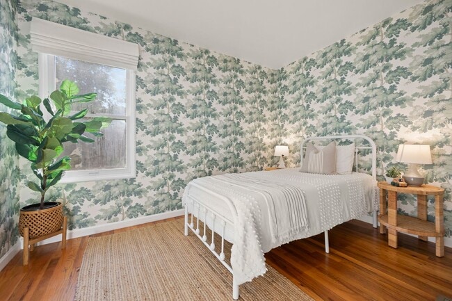 Building Photo - Upscale Downtown Living