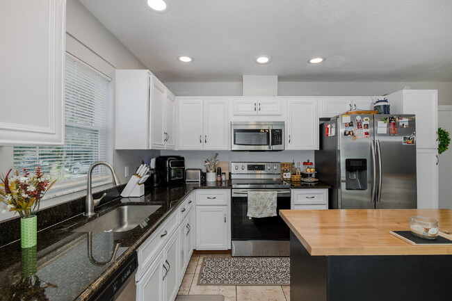 Building Photo - 7334 Bent Oak Dr