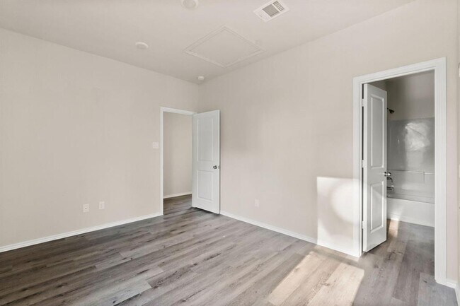 Building Photo - 11631 Vistawood St