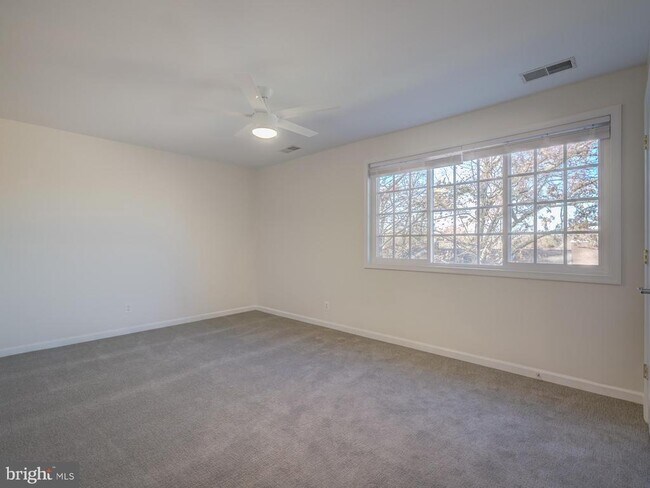 Building Photo - 5210 Maris Ave