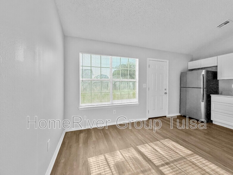 Building Photo - 8917 N 148th E Ave