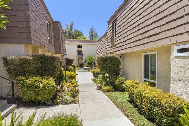 Building Photo - 27462 Country Glen Rd