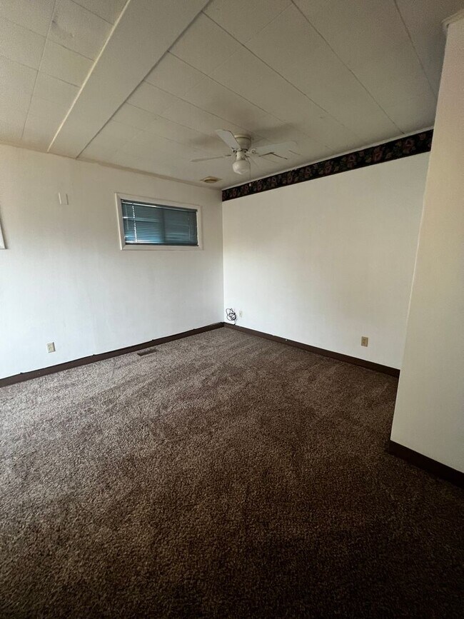 Building Photo - Vine Maple Triplex