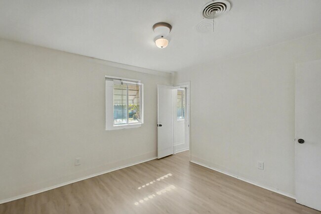 Building Photo - 2709 Lumpkin Rd