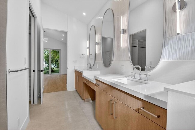 Building Photo - 5537 NW 21st Way