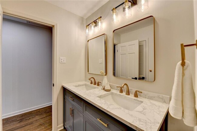 Building Photo - 1450 Cedarhurst Dr