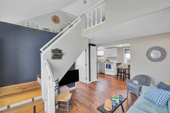 Building Photo - 8 Jones Ave