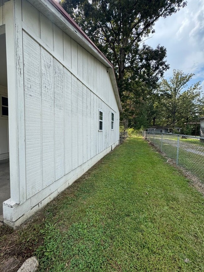 Building Photo - 3/2 House with bonus room in Armuchee $1,195