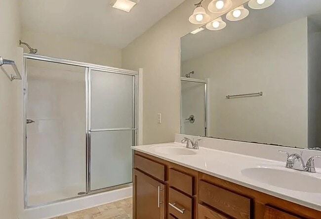 Building Photo - 119 Summerland Dr