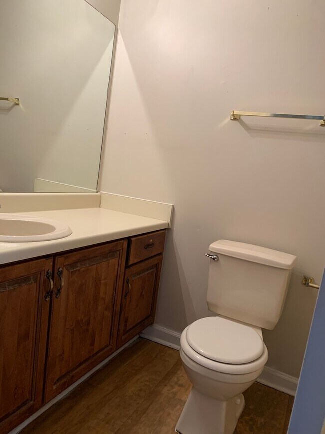 Building Photo - 100 4th Ave