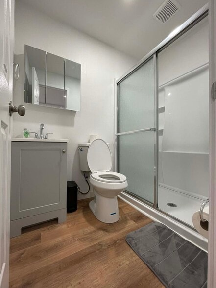 Building Photo - 704 NE 53rd St