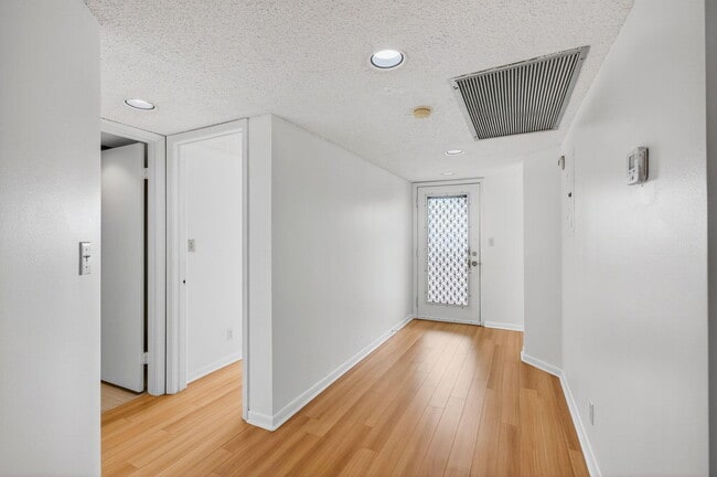 Building Photo - 1501 Cayman Way