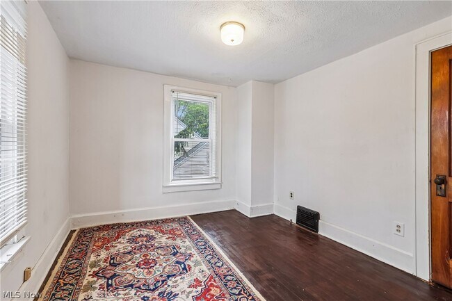 Building Photo - 636 Polk Ave