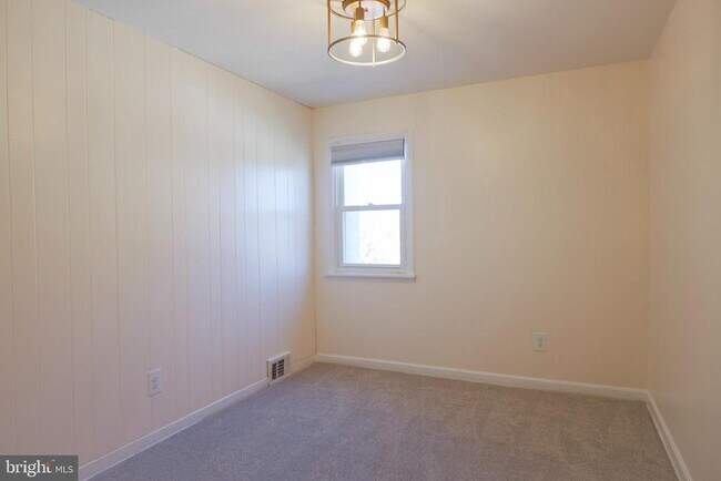 Building Photo - 224 Waverly Rd