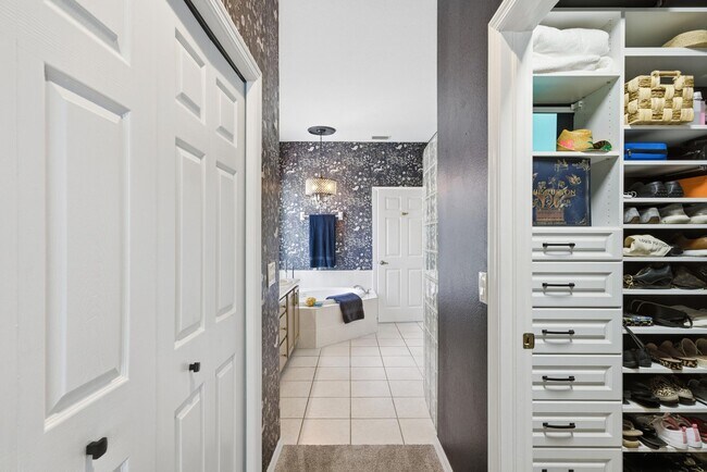 Building Photo - 1020 W Rollingwood Ct