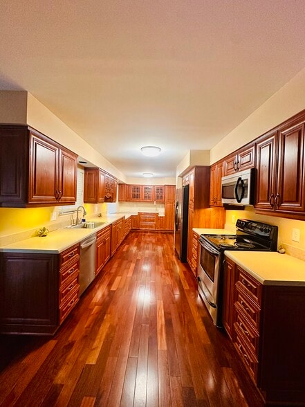 Building Photo - 30244 Southampton Ln