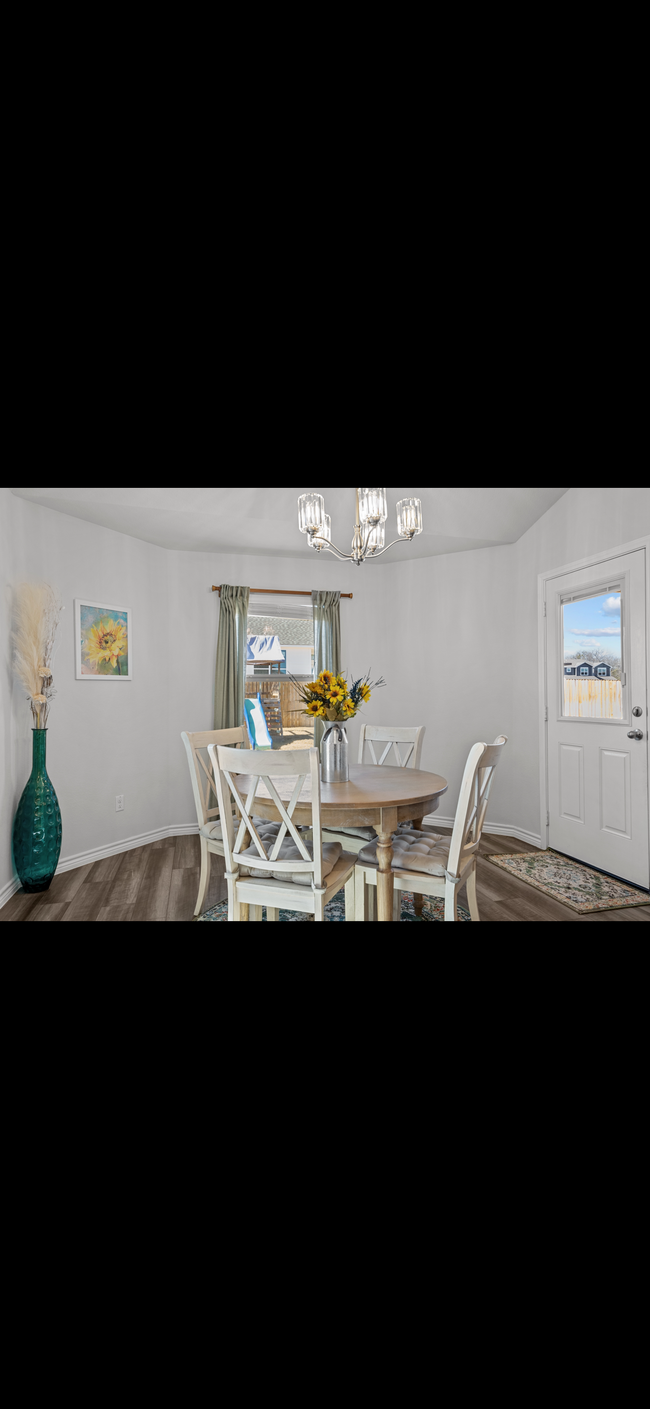 Building Photo - 3885 Lorenzen Ct