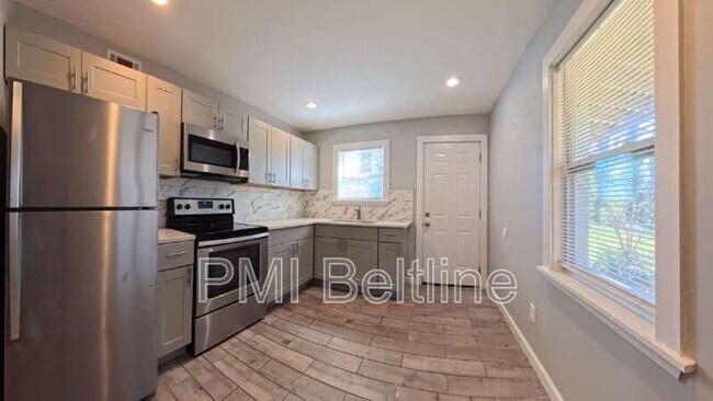 Building Photo - 1408 Lyle Ave