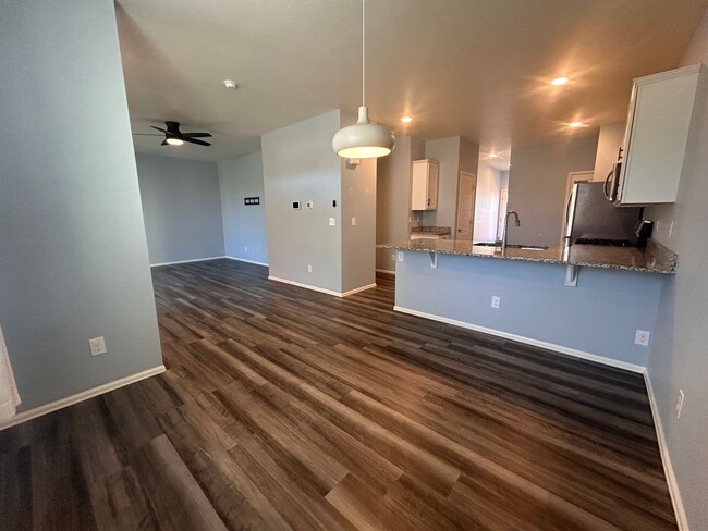 Building Photo - $0 DEPOSIT OPTION!! MODERN HOME WITH SPACI...